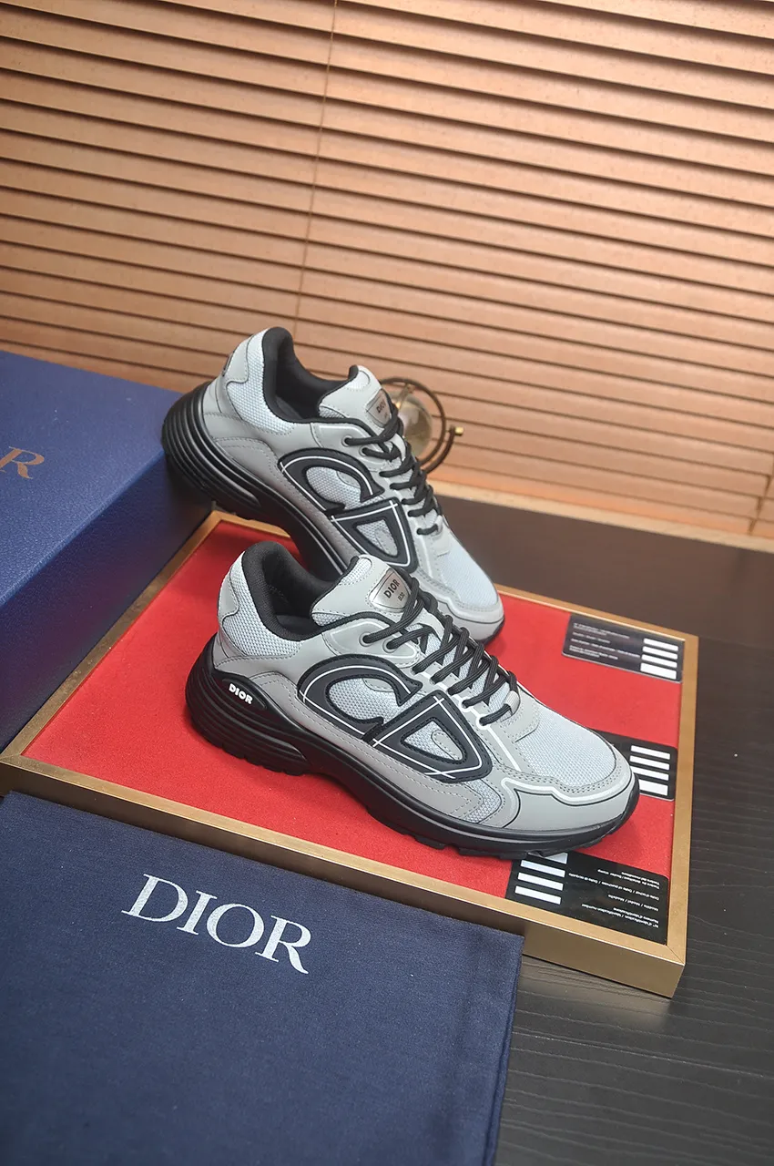 Men's men's shoes 💰: 500💶 (top original order) Brand: Dior (Dior) Standard code: Men's code 38-44 (45 customized) Grade: Same as the official website Material: Top original cowhide spliced ​​together Original wear-resistant and lightweight outsole Style category: Fashionable casual shoes Distinguished luxury brand elements top luxury Color: Actual picture color